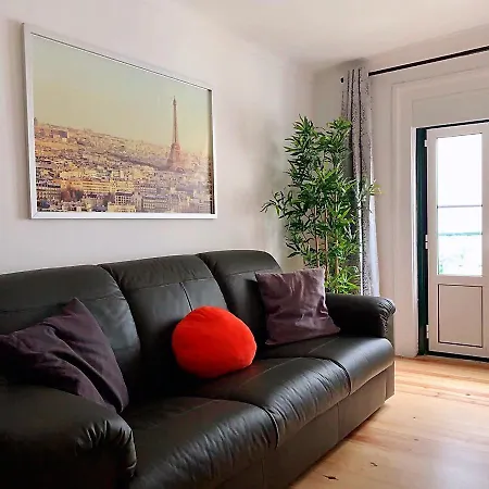 Tram & Fado Memory House — Under The St. George's Castle Apartment *